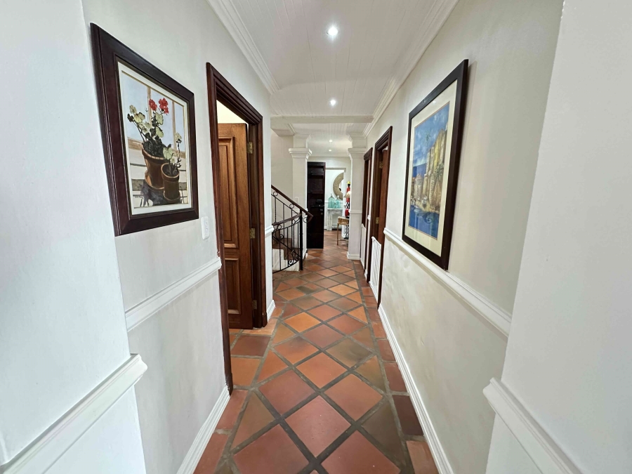 6 Bedroom Property for Sale in Kingfisher Creek Western Cape